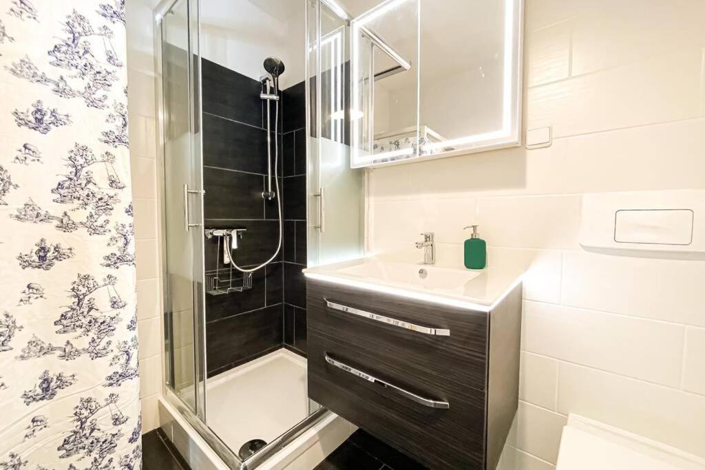 Apartment Am Auensee Mit Grosser Terrasse & Privat-Parkplatz Lipcse Kültér fotó